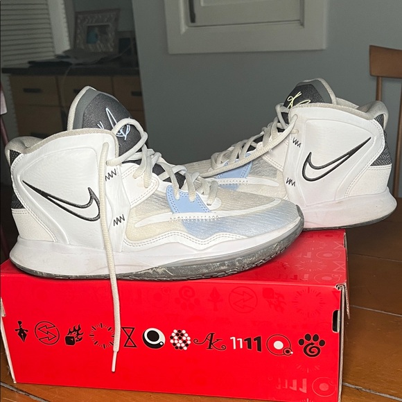 Nike Kyrie Infinity Sneakers